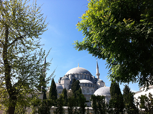 Süleymaniye Camii Baharda Bir Pazar Gezmesi