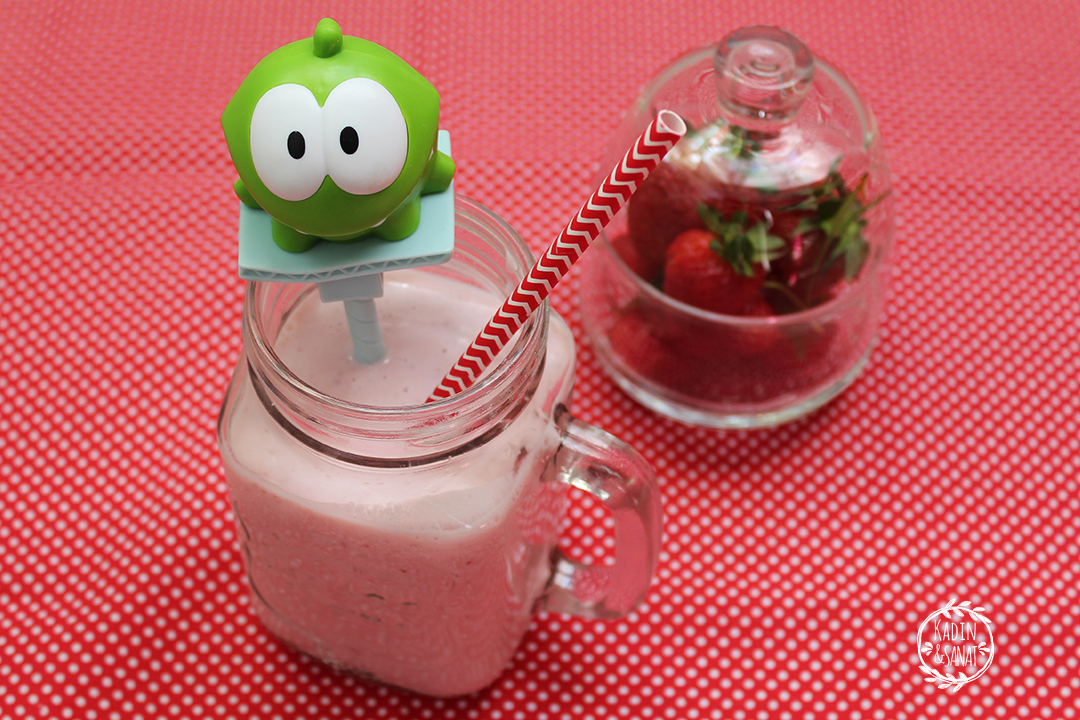 Çilekli Smoothie 5 cilektarif-5