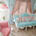 Yıkılmadık, ayaktayız!