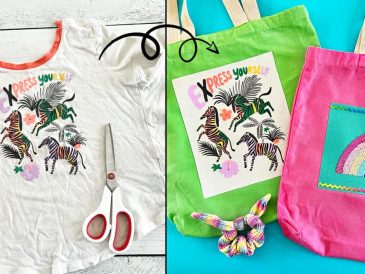 Askıya asılmış, alt kısmı kesilip yanları dikilmiş eski bir tişörtten yapılmış bez çanta ve yanında makas ile iğne-ipliğin görüldüğü görüntü.