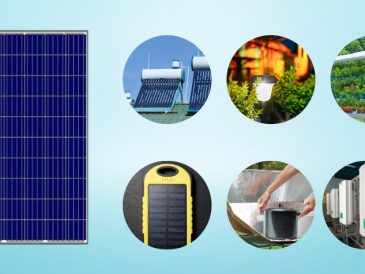 Evin çatısındaki güneş panellerinden enerji alan, mutfakta ekranında güneş sembolü görünen buzdolabı ve tezgâh üzerindeki küçük güneş enerjili ev aletlerinin yer aldığı modern bir mutfak sahnesi.